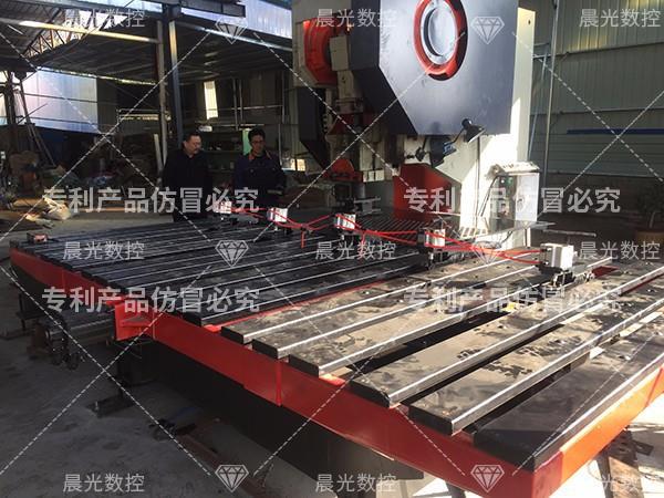 怎樣正確使用沖床送料機(jī)？